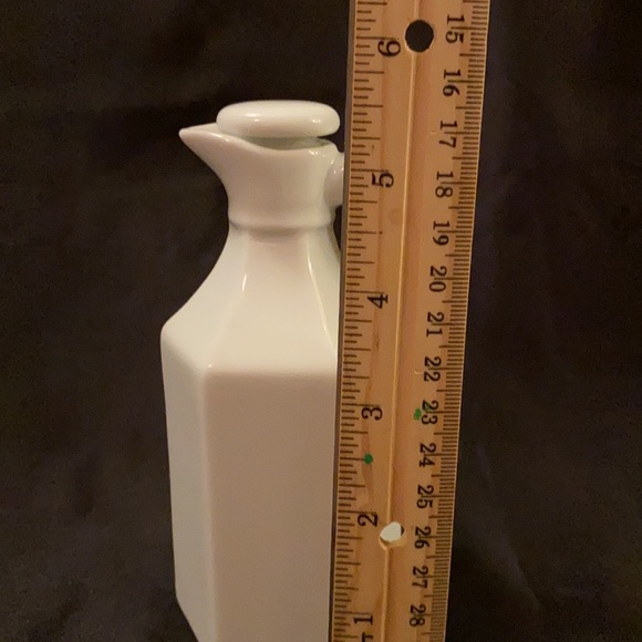 VTG Xcell Porcelain Cruet - Picture 7 of 8